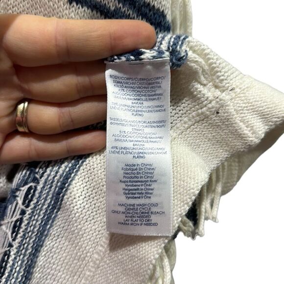 Chaps denim, Southwestern Boho Sleeved Poncho fringe sweater Size Medium - Picture 4 of 6